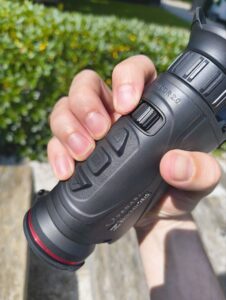 Das CQ35L liegt sehr gut in der Hand - die Finger fallen perfekt auf die Tasten